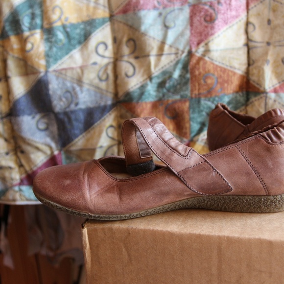 Brown Taos Mary Jane flats - Size 8 - Picture 4 of 6